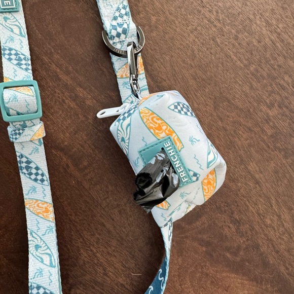 NWOT Frenchie Bulldog Surf leash, collar, and poop bag holder - Picture 4 of 7